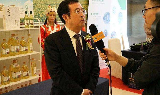 热门:网聚正能量 实现新作为 第六届中国互联网正能量一江山论坛（重庆）峰会