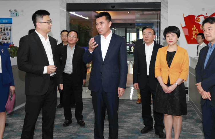 “长盛电子新闻产业混合基金 赵楠：中长时间看好TMT和医药领域”