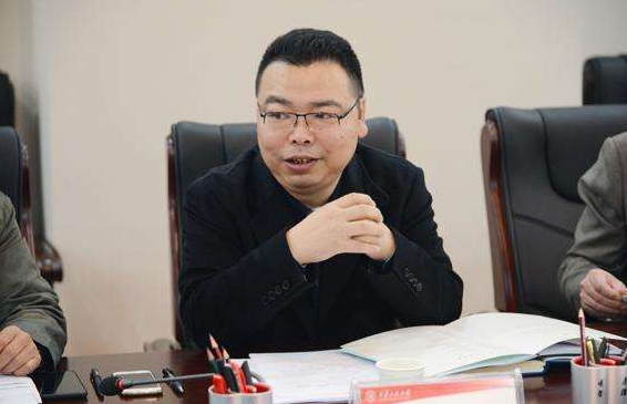 热门:“叉车”也有环保“身份证”啦！ 我省发放首张非道路移动机械环保标牌
